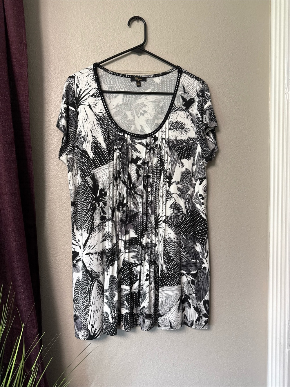 #834 Cupio Short Sleeve Floral Top Size XL